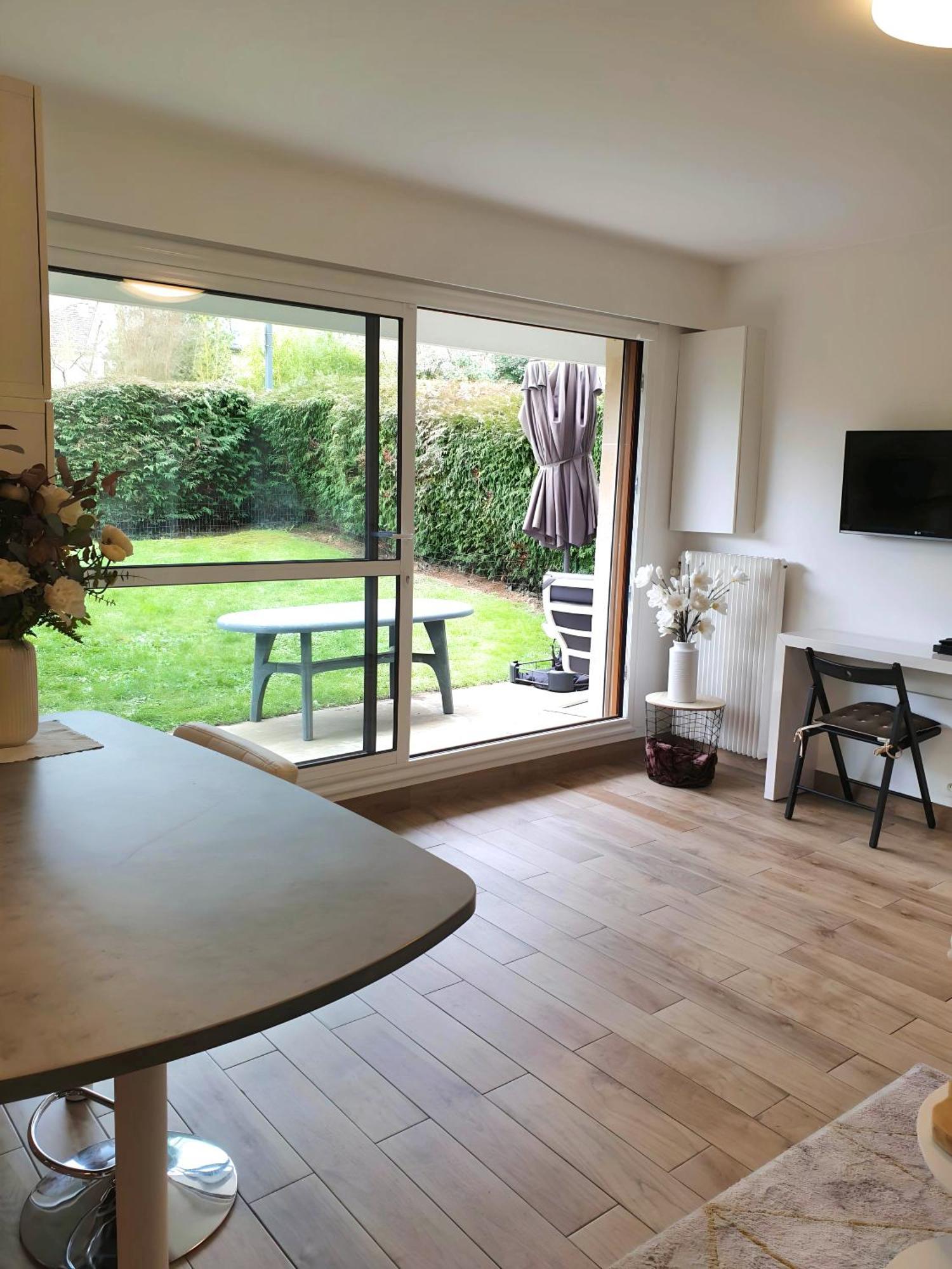 Appartement Avec Jardin Prive - 2 A 4 Voyageur Chaville Exterior foto